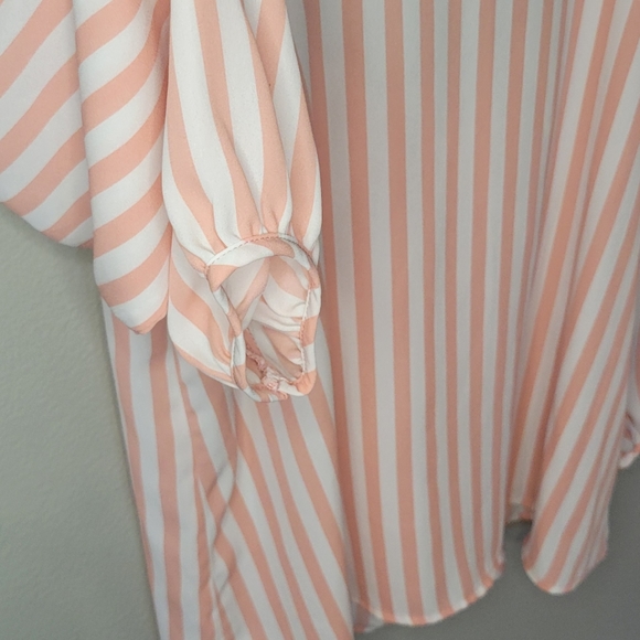 Striped top with back bow derail - Picture 8 of 11